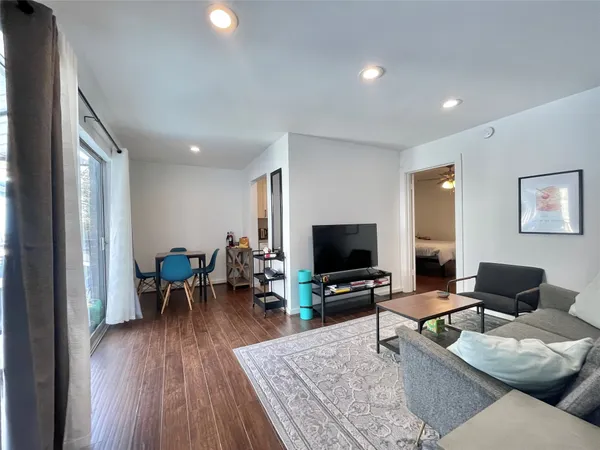 $1,350 | 412 Pacific Street, Unit 12E, Houston, TX 77006