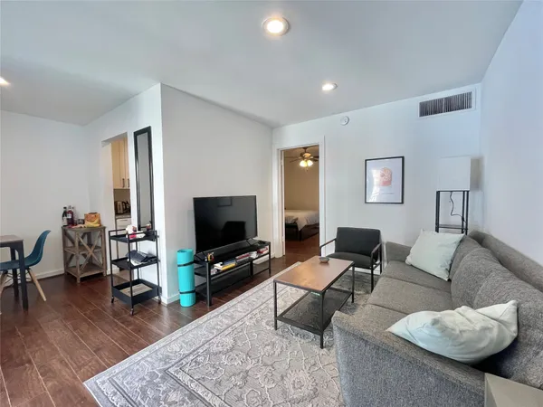 $1,350 | 412 Pacific Street, Unit 12E, Houston, TX 77006