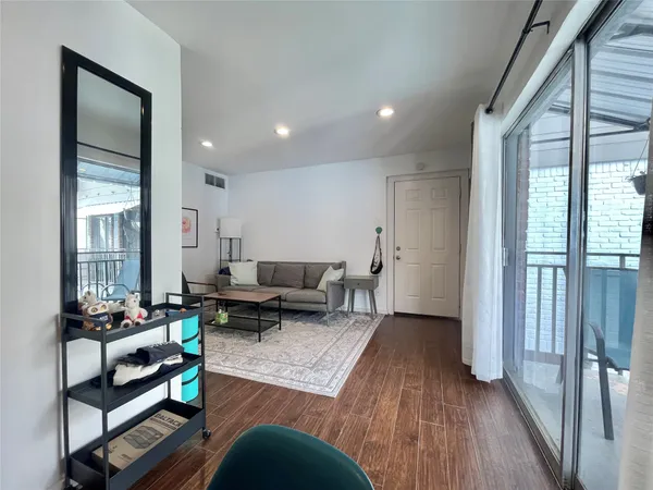 $1,350 | 412 Pacific Street, Unit 12E, Houston, TX 77006