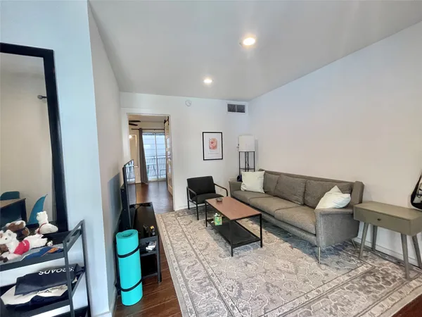 $1,350 | 412 Pacific Street, Unit 12E, Houston, TX 77006