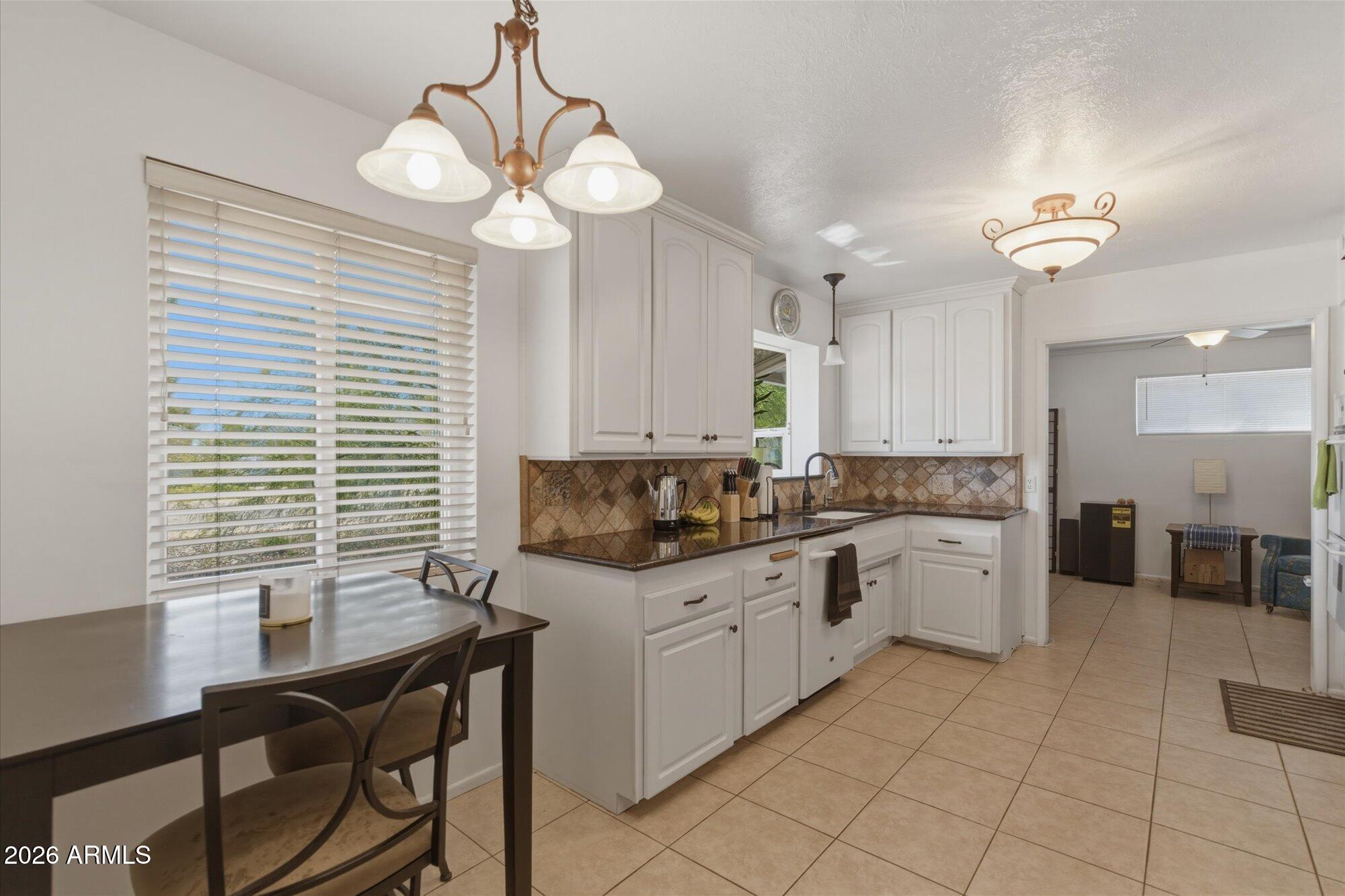 940 East Berridge Lane Phoenix, AZ 85014 - Photo 13 of 30 940 E Berridge Ln