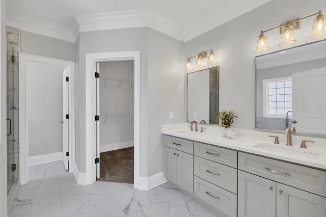 a en suite bathroom with double sink and a mirror