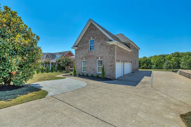 a view of a yard in front of a house