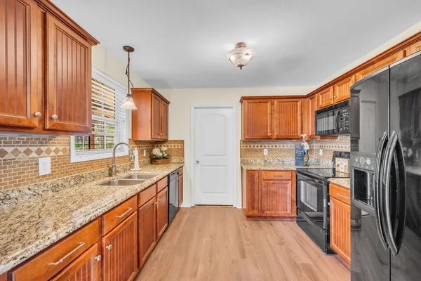 $413,900 | 504 Hunter Court, White Bluff, TN 37187