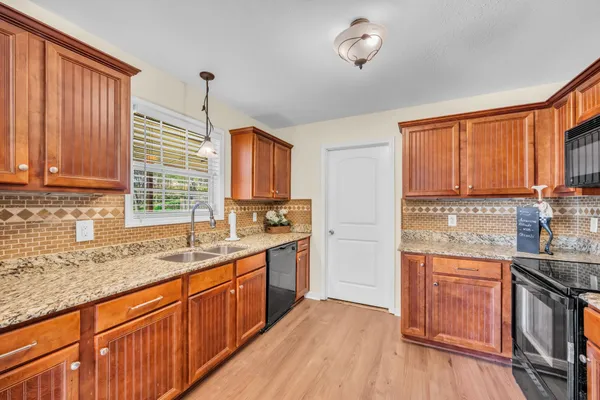 $413,900 | 504 Hunter Court, White Bluff, TN 37187