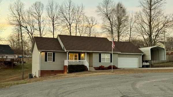 a view of a house with a yard