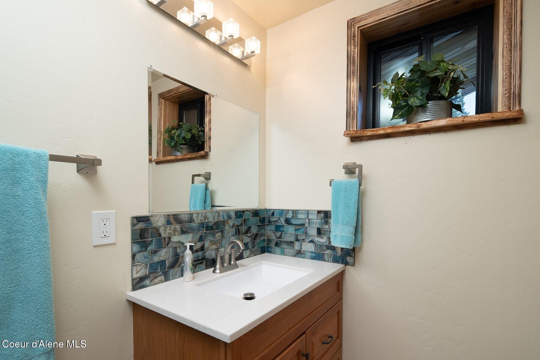 49 Zig Zag Way Athol, ID 83801 - Photo 10 of 73 Bathroom