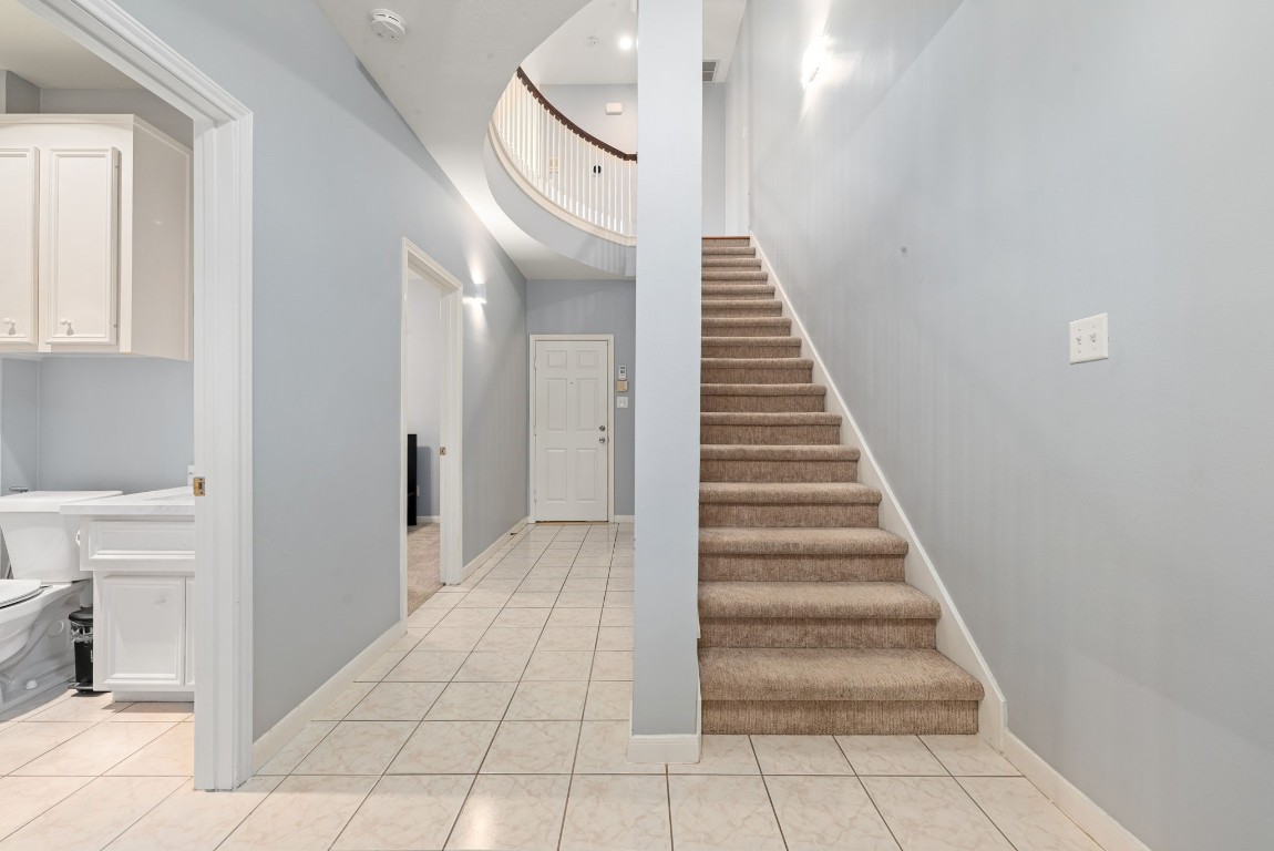 2937 Jackson Street Houston, TX 77004 - Photo 4 of 28 a view of entryway and hall with a window