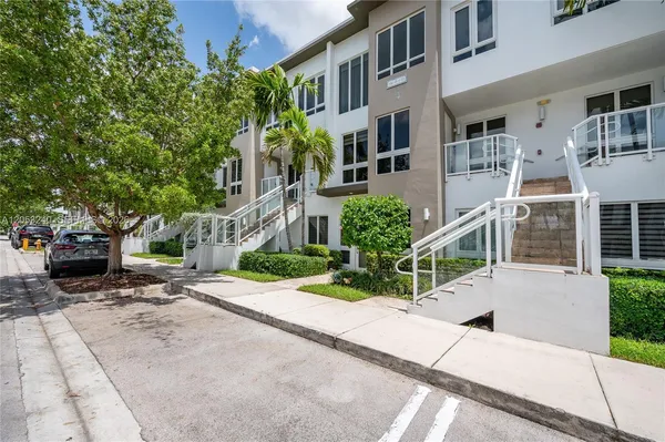 $578,000 | 10265 Northwest 63rd Terrace, Unit 204, Doral, FL 33178