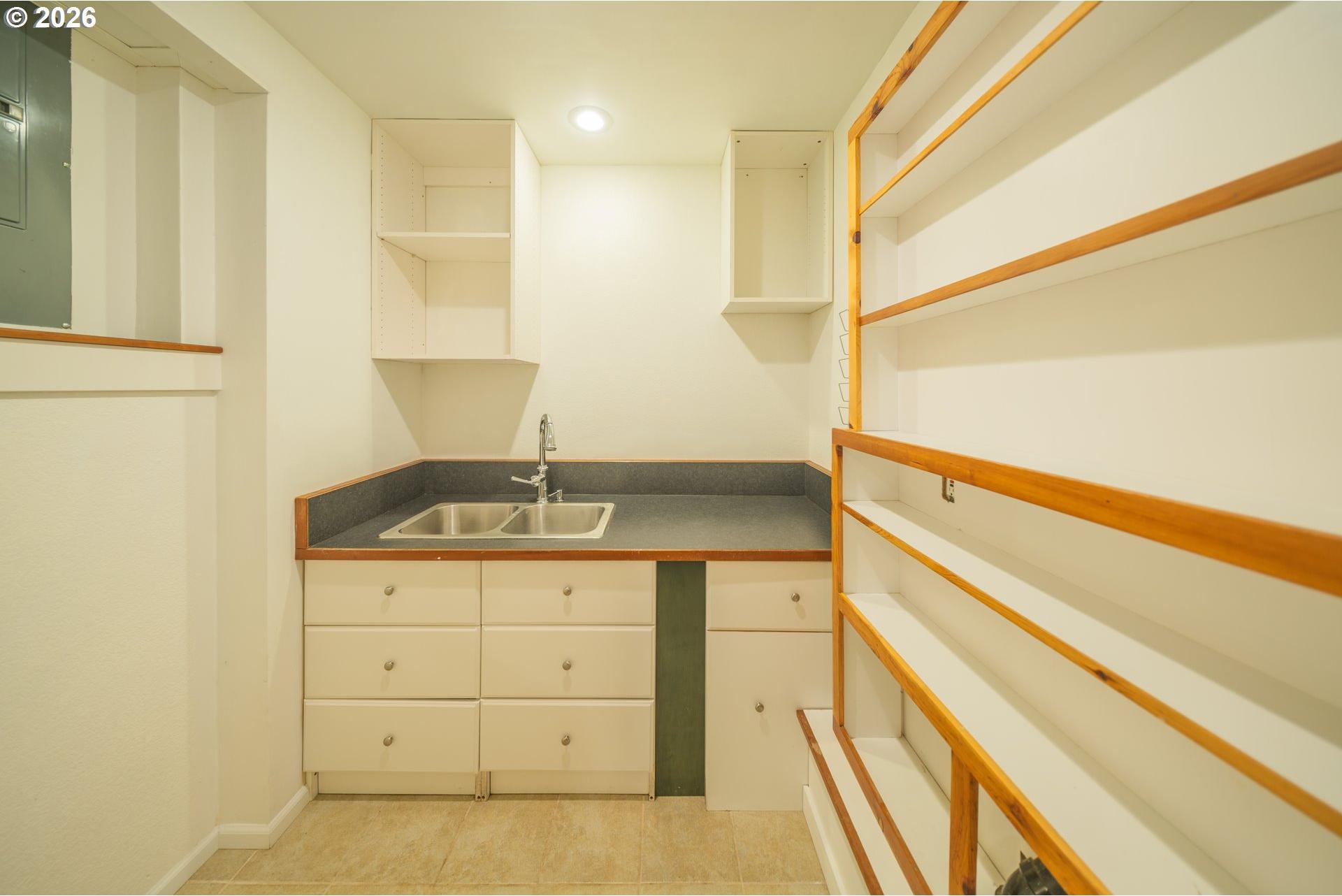 595 Northwest Country View Road White Salmon, WA 98672 - Photo 36 of 48 Utility Room