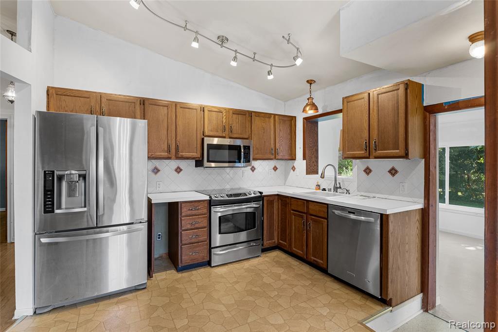 32361 Marblehead Road Farmington, MI 48336 - Photo 11 of 44