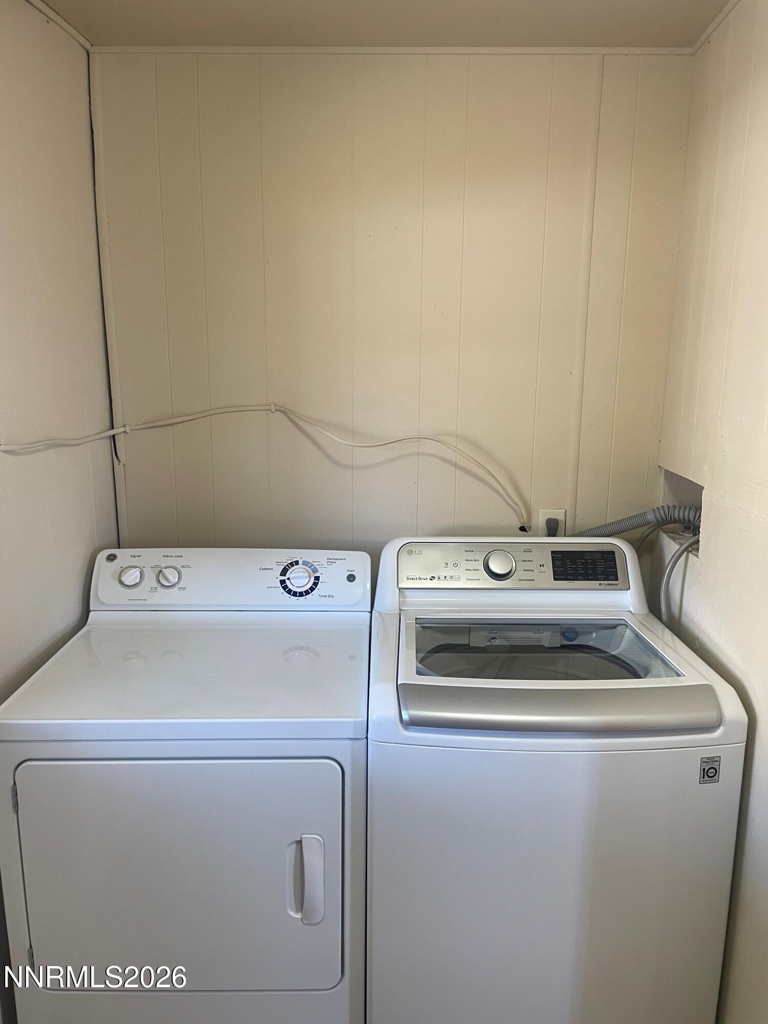 400 Mira Street Reno, NV 89521 - Photo 7 of 11 a utility room with dryer and washer