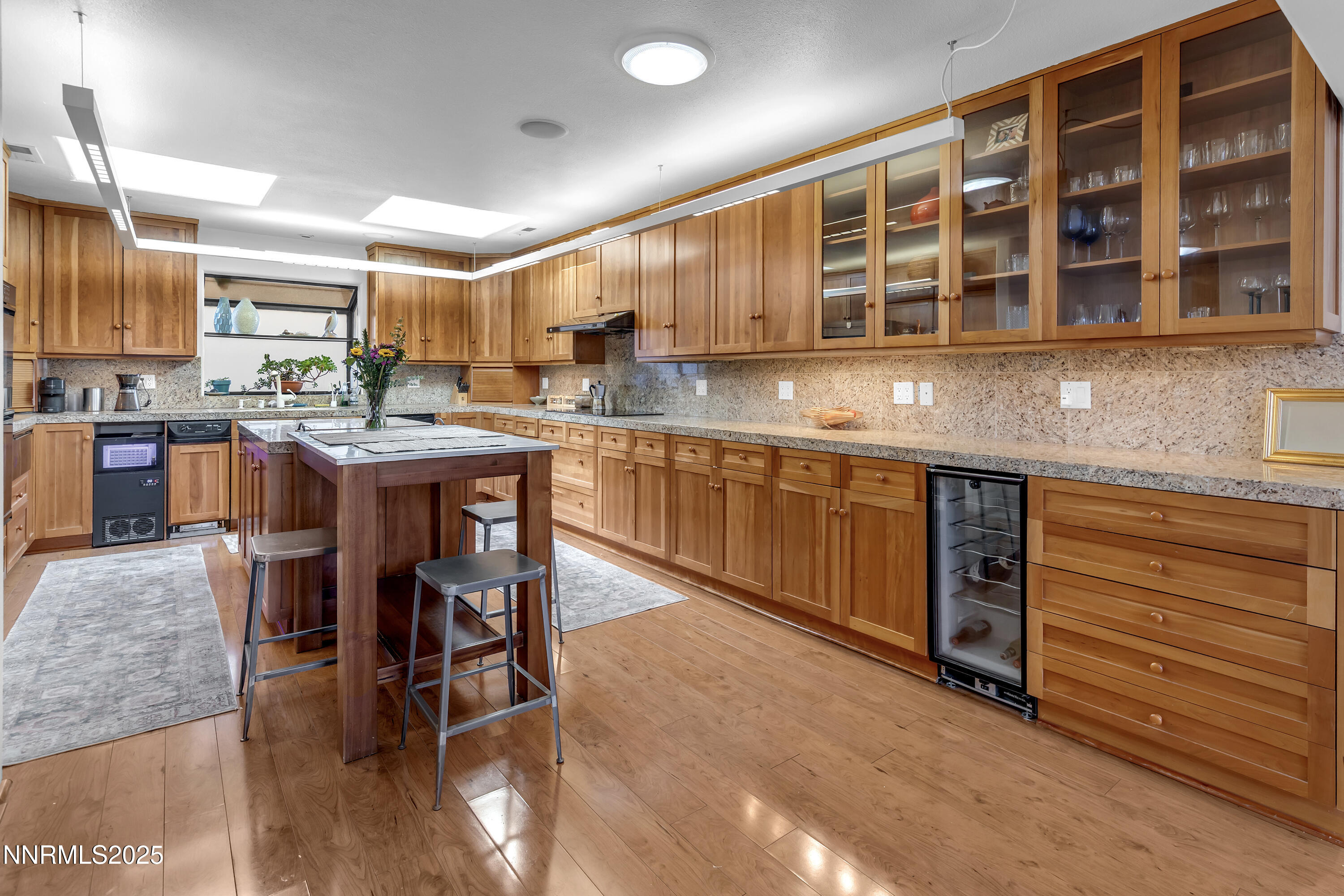512 Island Avenue Reno, NV 89501 - Photo 13 of 30 a large kitchen with a table and chairs in it