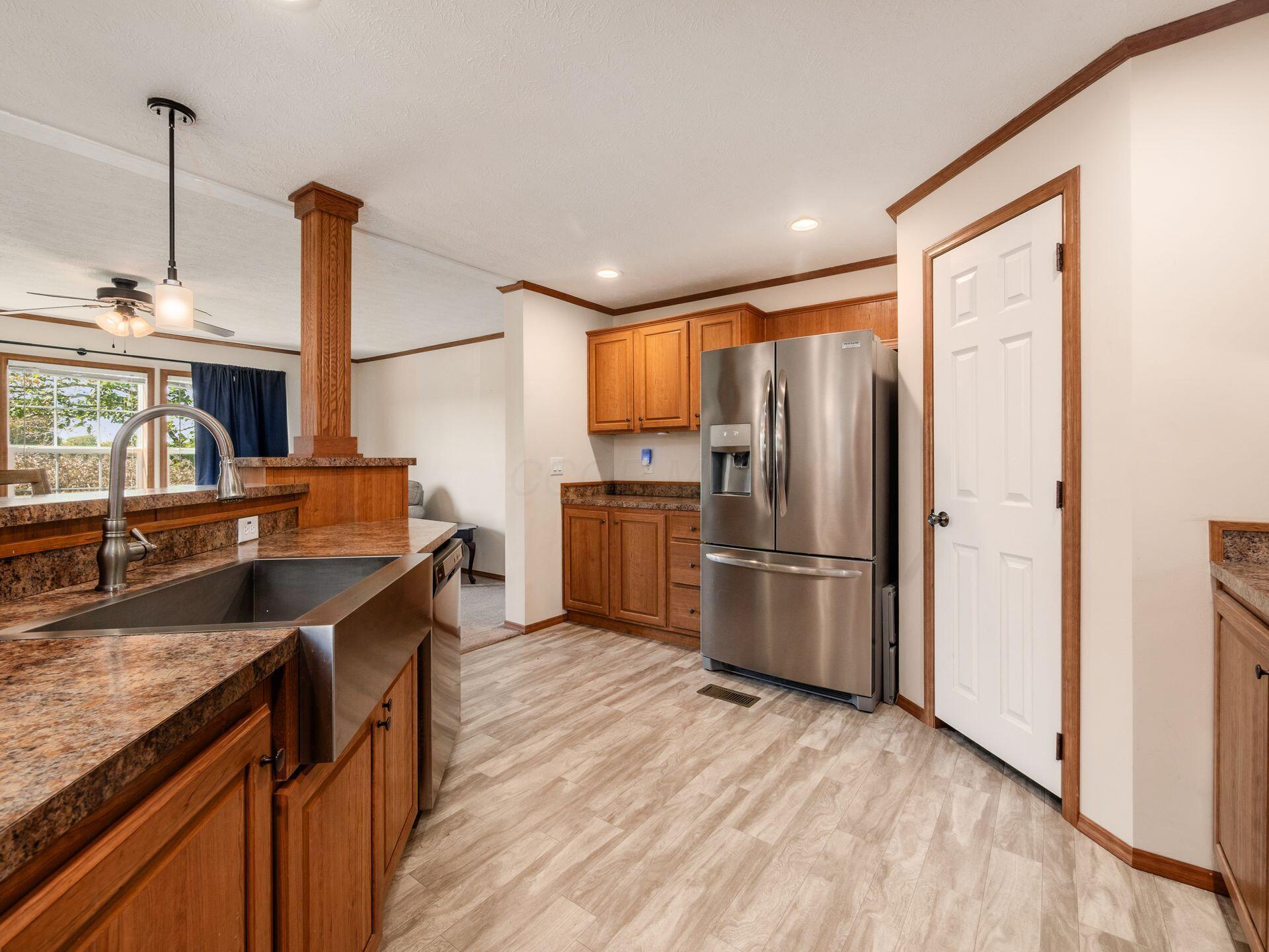 4395 Julian Road Southwest Lancaster, OH 43130 - Photo 10 of 43 Plenty of counter space and storage in this kitchen
