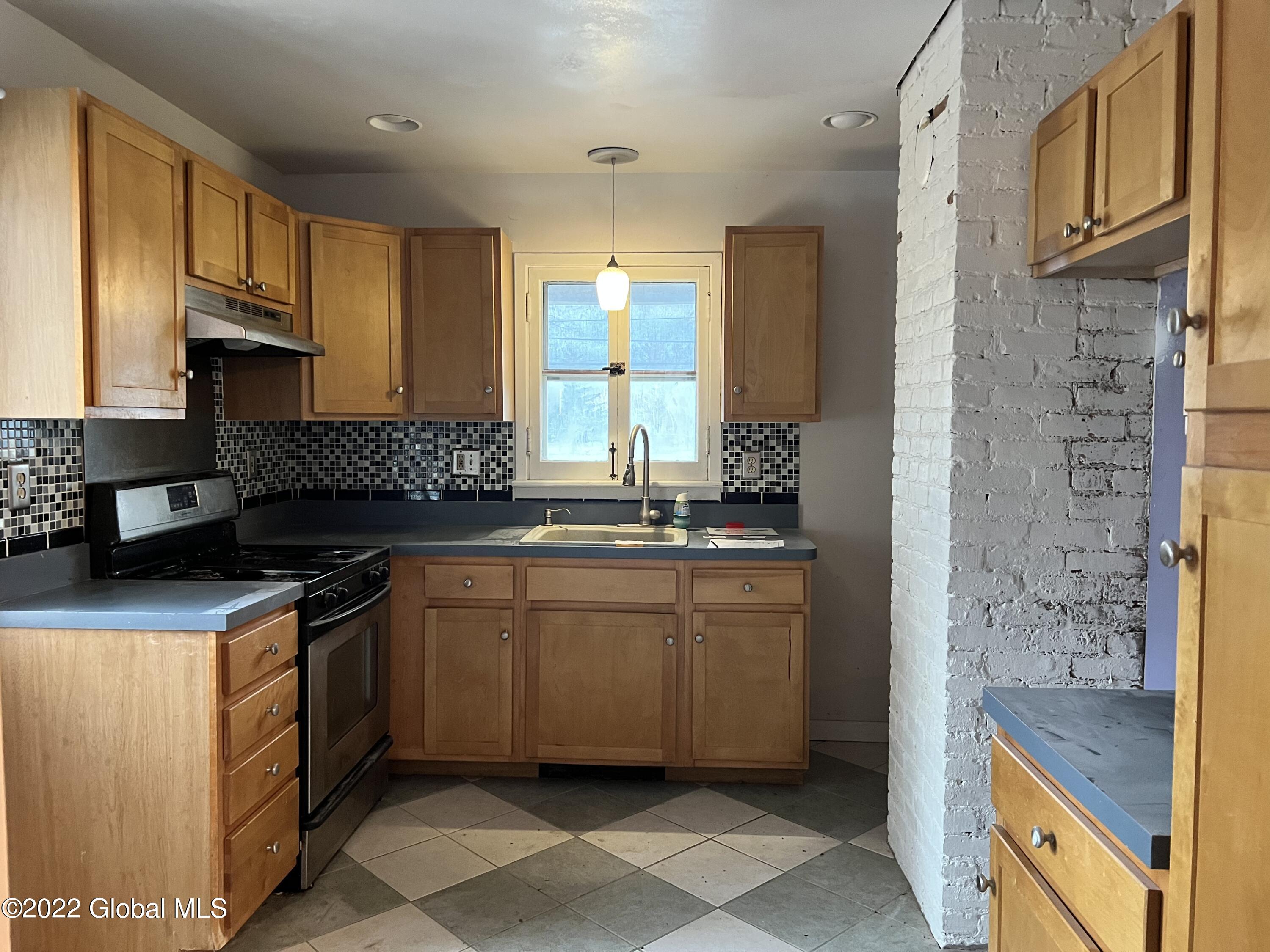 5 Barent Winne Road Bethlehem, NY 12158 - Photo 7 of 17 163060E0-DD70-4E82-9EA4-FD0422B915E7