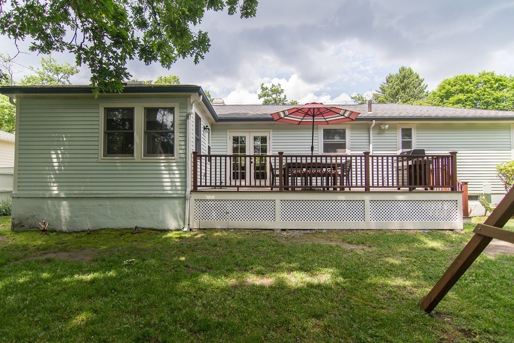 88 Selwyn Road Newton, MA 02461 - Photo 15 of 26 a front view of a house with a garden