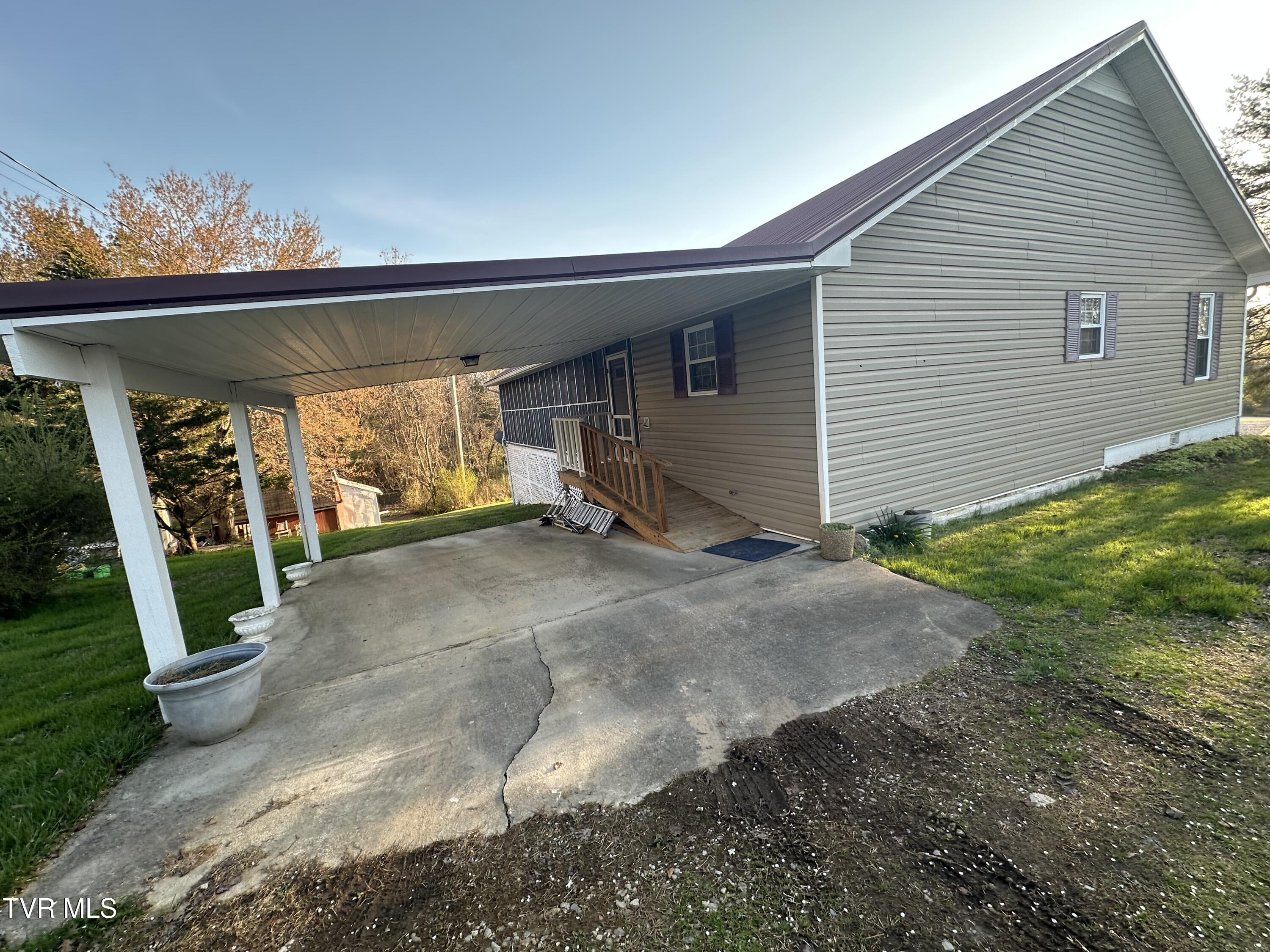384 Bridgefield Way Newport, TN 37821 - Photo 3 of 17 IMG_1861