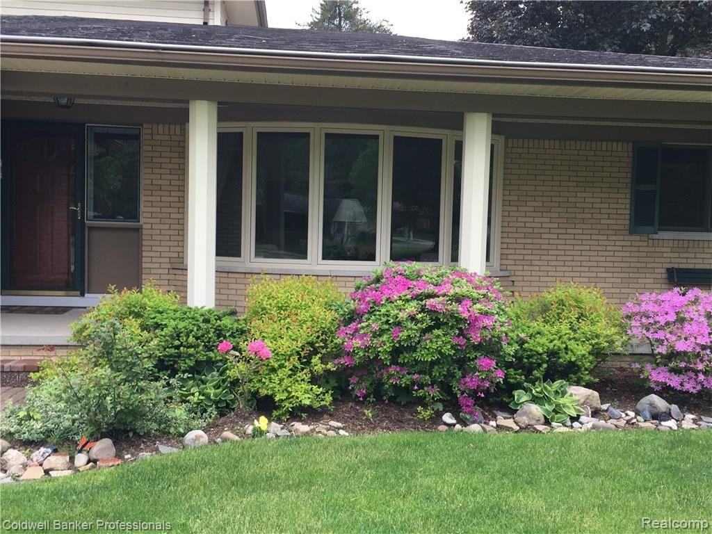 689 Lynndale Court Rochester, MI 48309 - Photo 29 of 34 Large Covered Front Porch