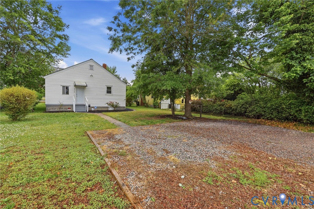 3510 East River Road Petersburg, VA 23803 - Photo 6 of 21 a view of a house with a yard and large tree