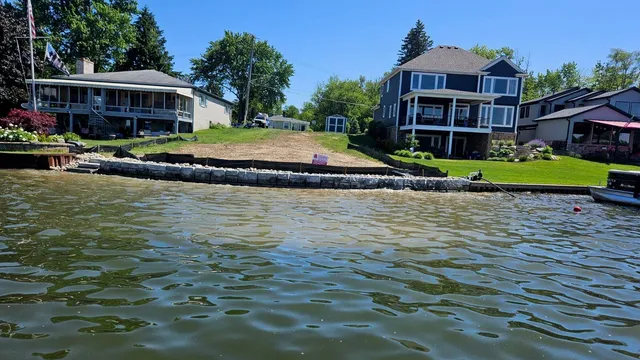 $469,000 | 1148 Lakeview Drive, Walled Lake, MI 48390