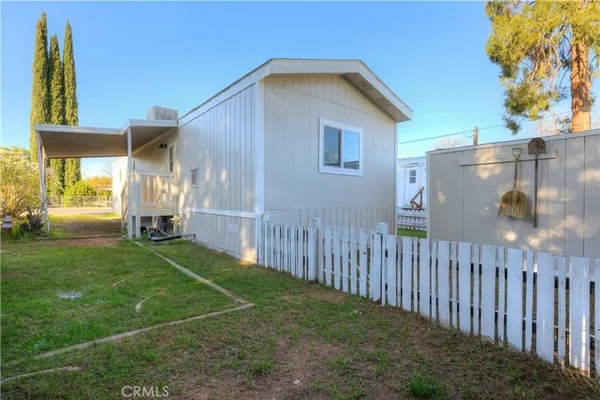 a view of a house with backyard and deck