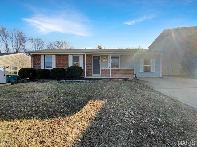 $208,000 | 2528 Medford Drive, High Ridge, MO 63049
