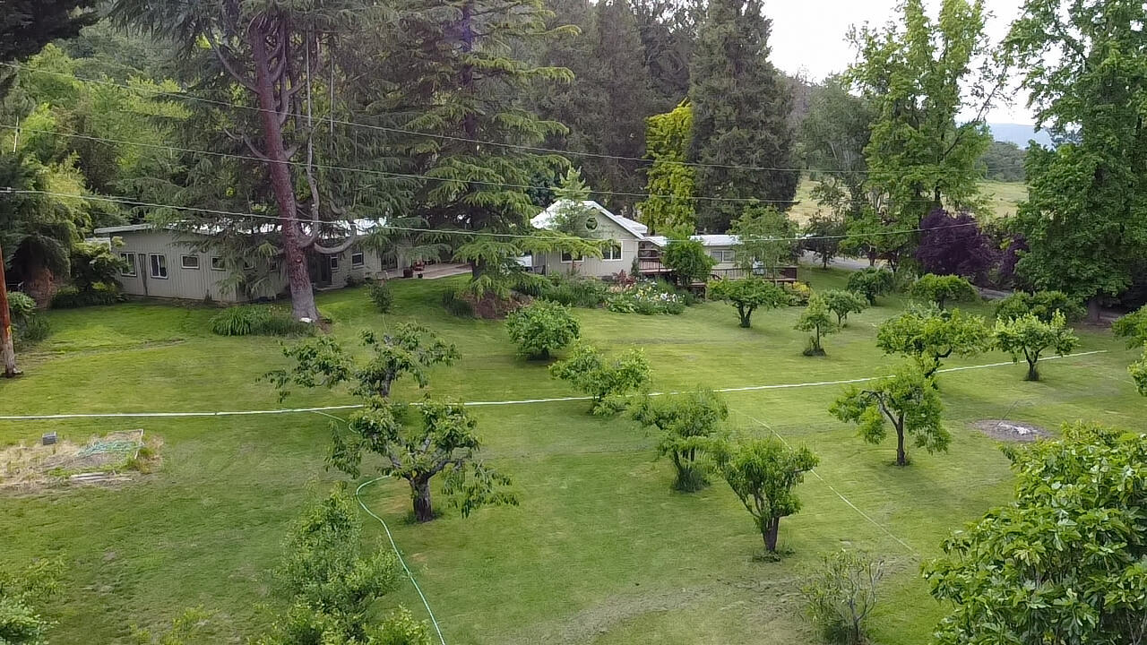 2835 Sundown Road Medford, OR 97501 - Photo 3 of 61 yard view 3