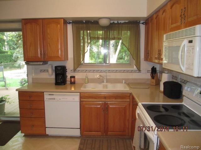 14526 Riverside Drive Livonia, MI 48154 - Photo 25 of 53 080314 164.jpg
