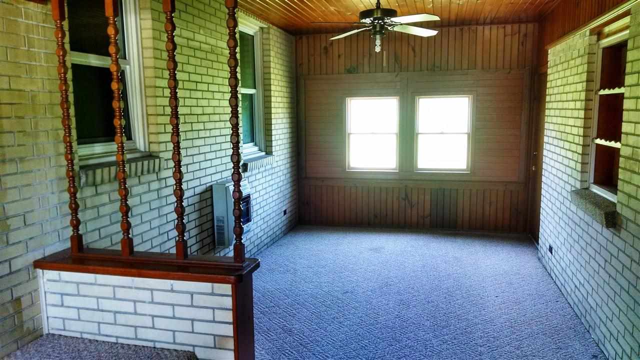 3219 Prairie Road Rockford, IL 61102 - Photo 11 of 12 an empty room with windows