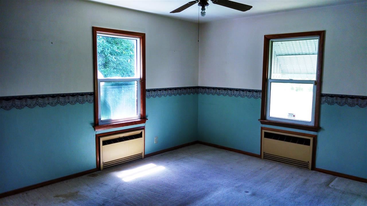 3219 Prairie Road Rockford, IL 61102 - Photo 8 of 12 an empty room with windows