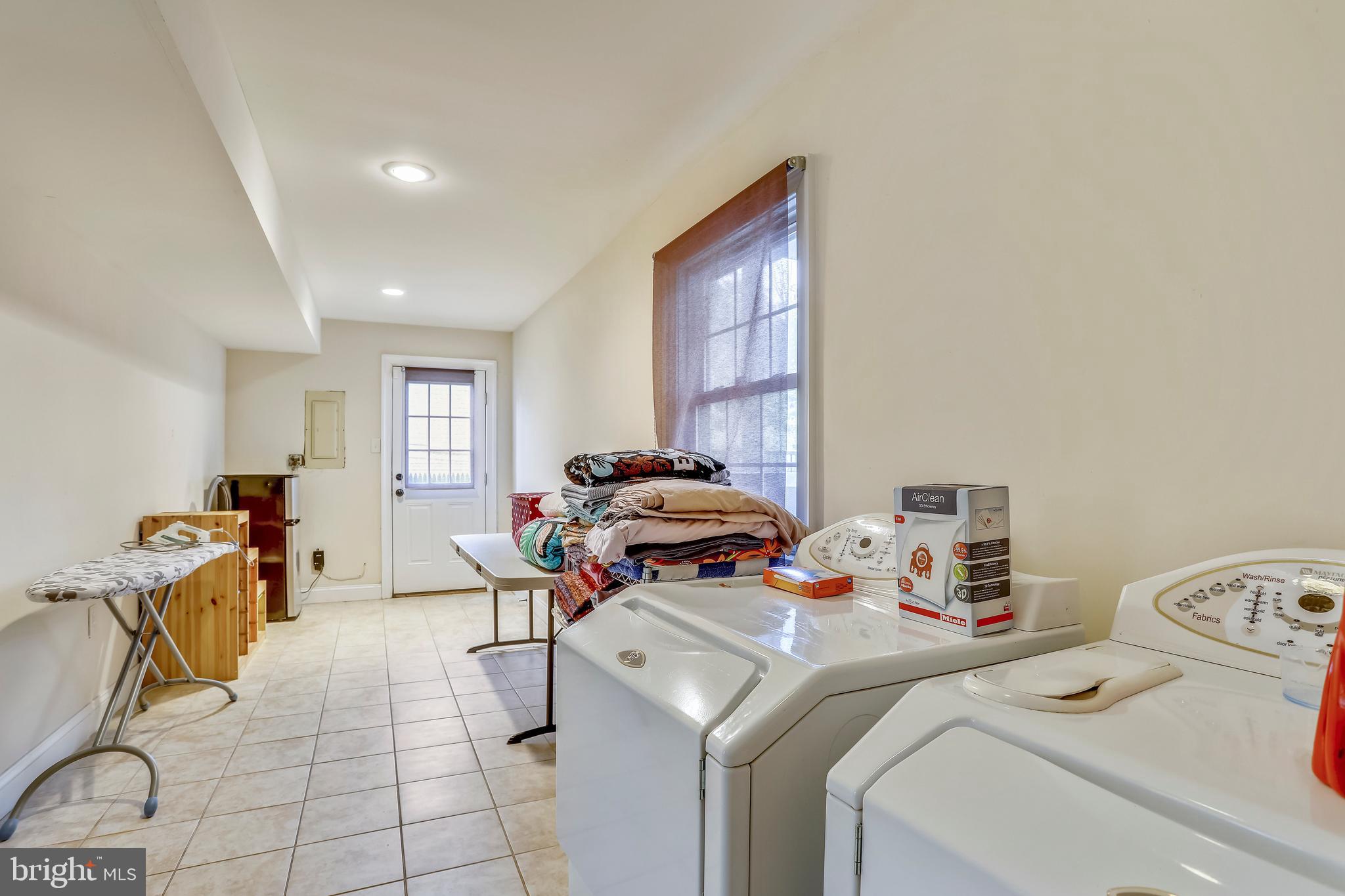 10145 Colebrook Avenue Potomac, MD 20854 - Photo 20 of 30 a bedroom with a bed and a window