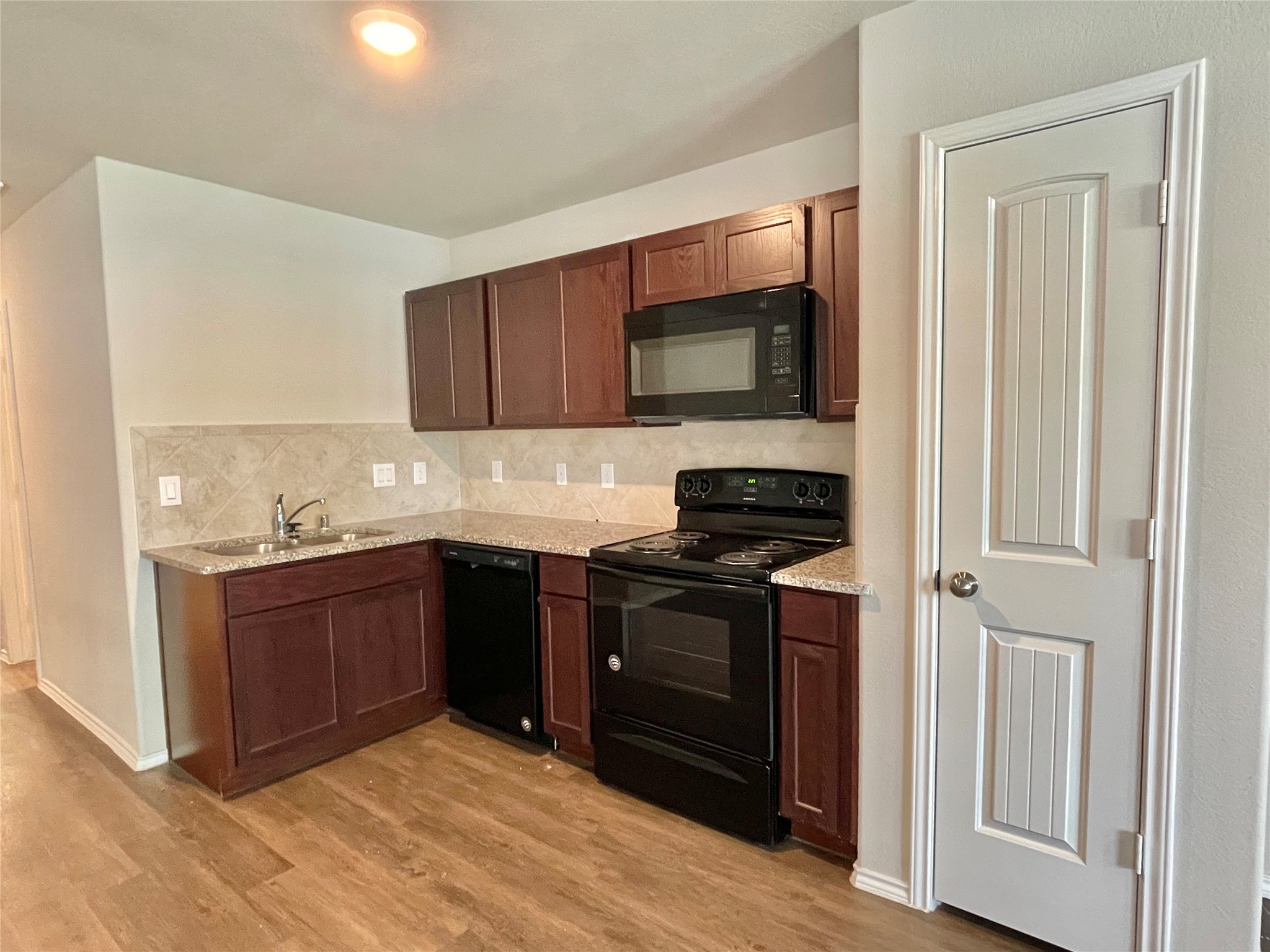126 East Ash Street Angleton, TX 77515 - Photo 6 of 17