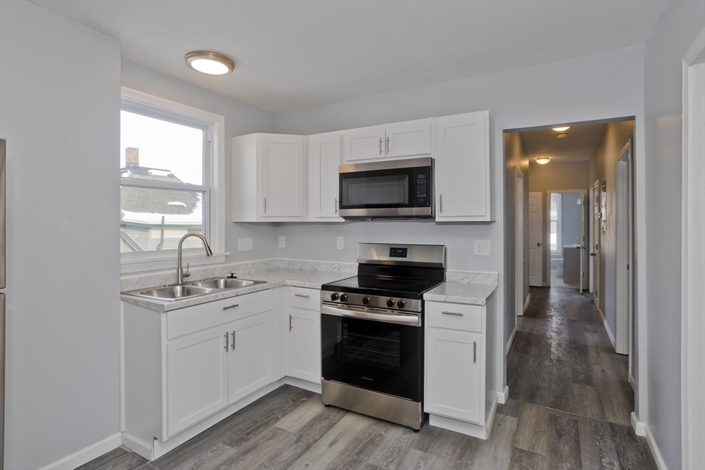 64 Thompson Street Springfield, MA 01109 - Photo 5 of 30