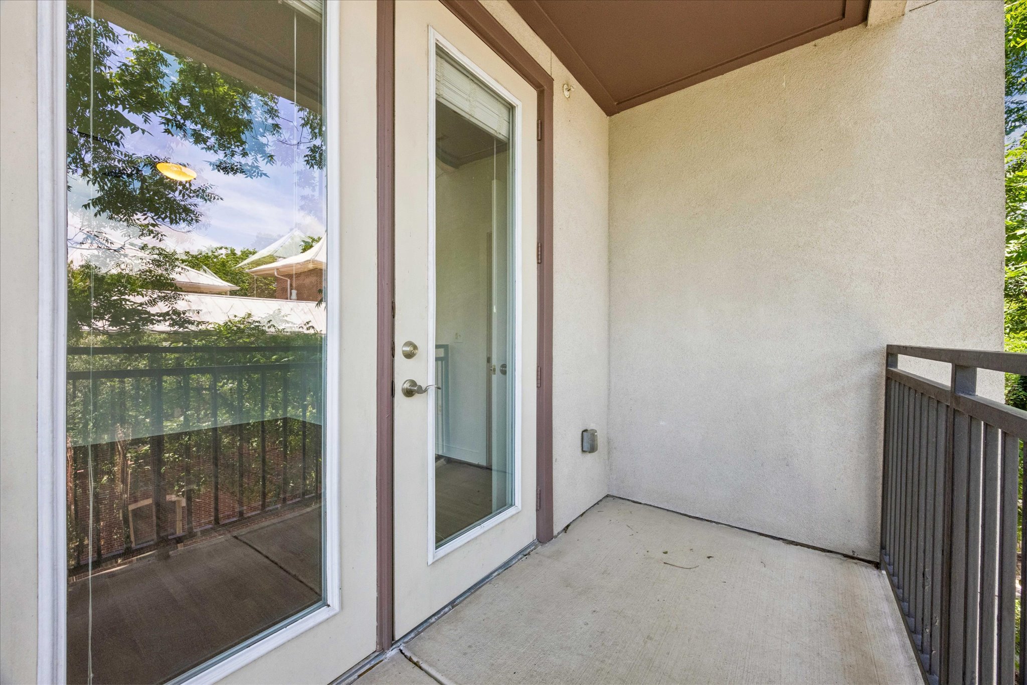1900 Barton Springs Road, Unit 4041 Austin, TX 78704 - Photo 7 of 35 Step out onto this elevated outdoor space, perfect for enjoying the views.