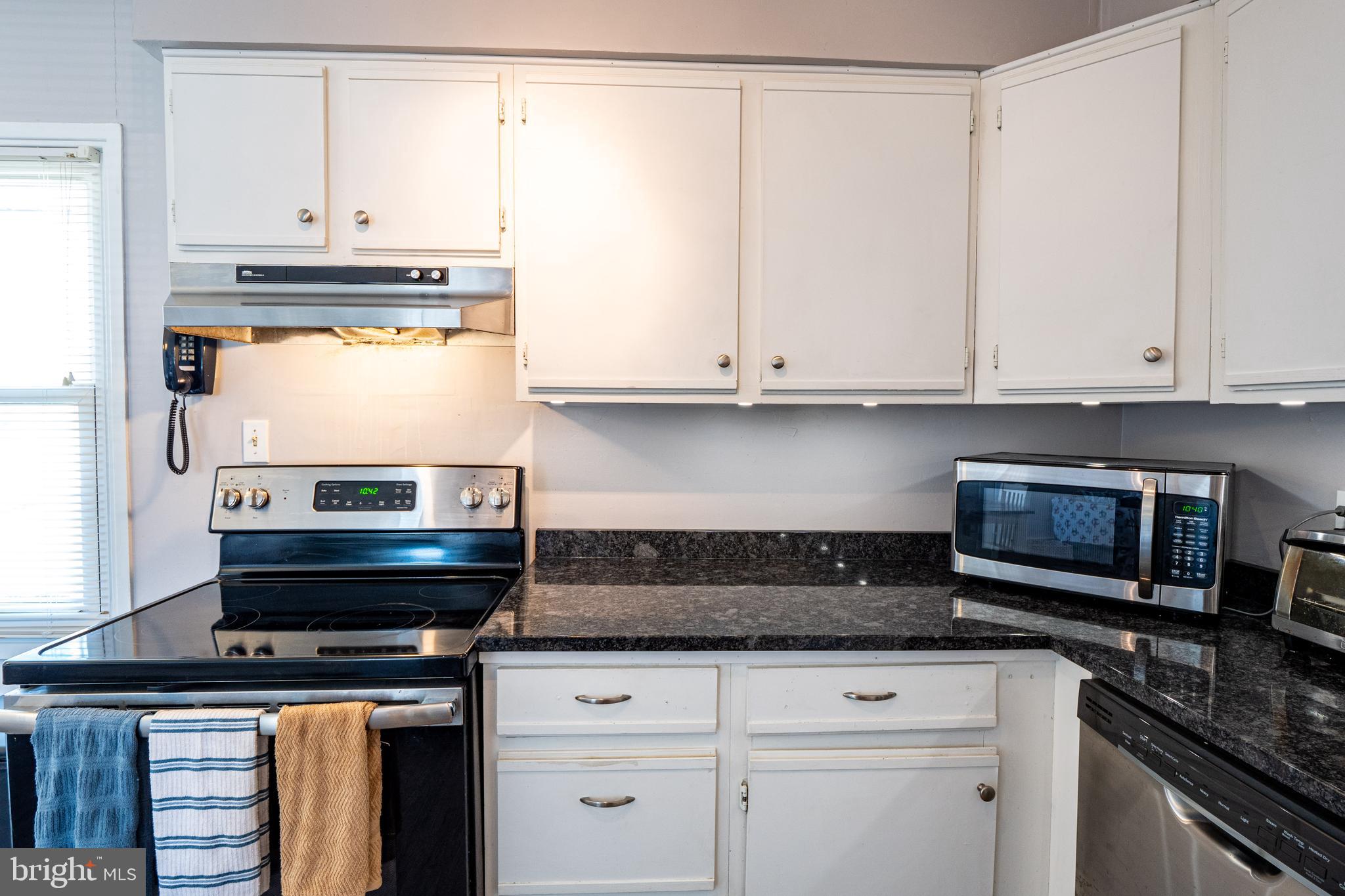 35 Cameo Road Levittown, PA 19057 - Photo 8 of 26 Gallery Image 8