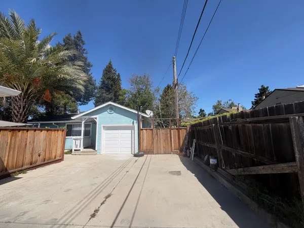 $2,850 | 715 Schafer Road, Hayward, CA 94544