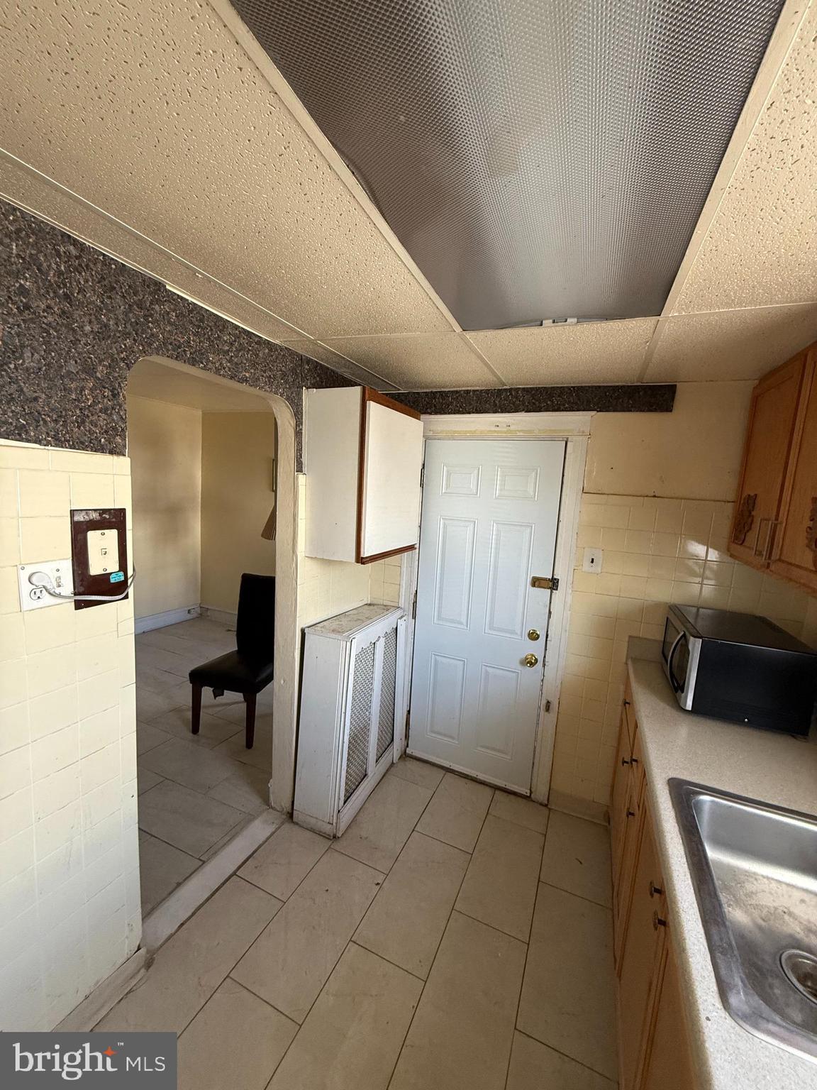7123 Seaford Road Upper Darby, PA 19082 - Photo 8 of 17