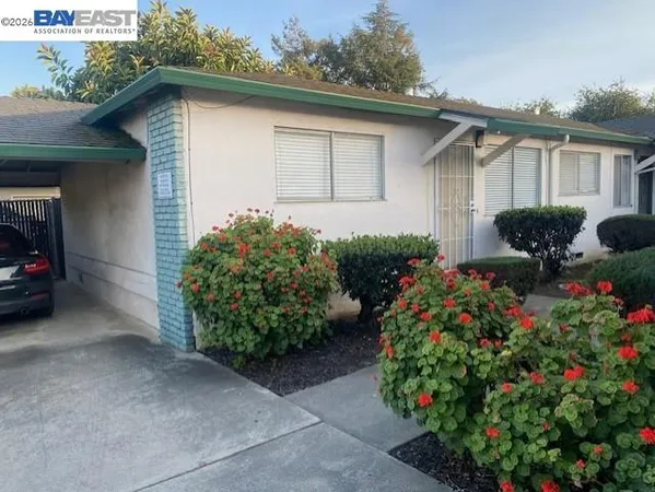 $2,395 | 37235 Cedar Boulevard, Unit D, Newark, CA 94560