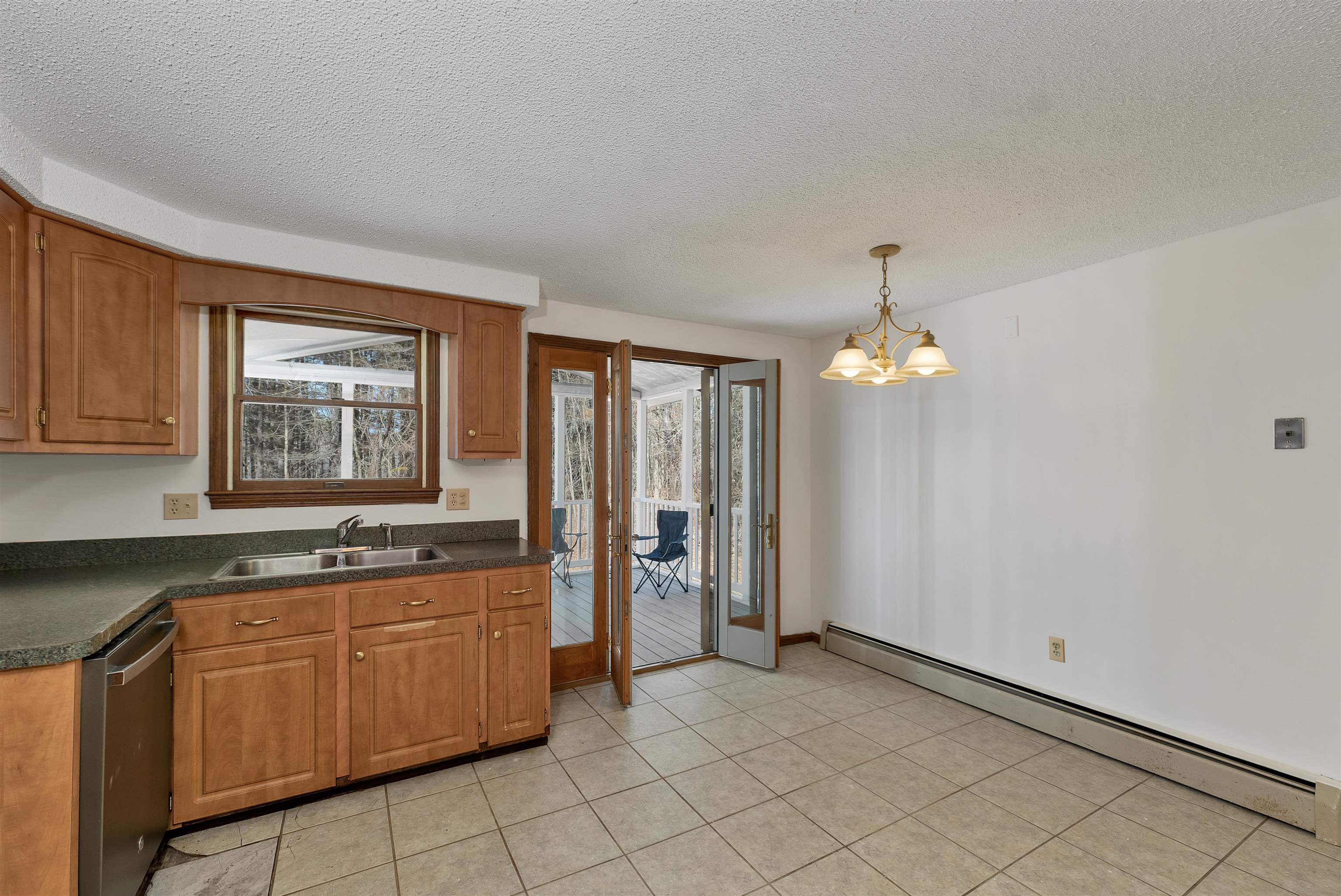 4 Schoolhouse Road Amherst, NH 03031 - Photo 12 of 59