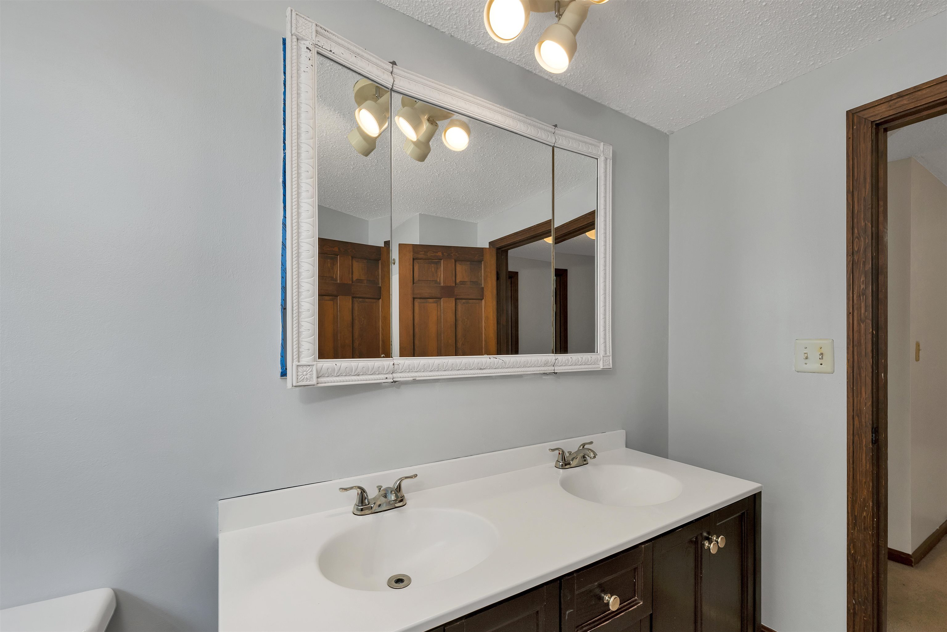 4 Schoolhouse Road Amherst, NH 03031 - Photo 31 of 59