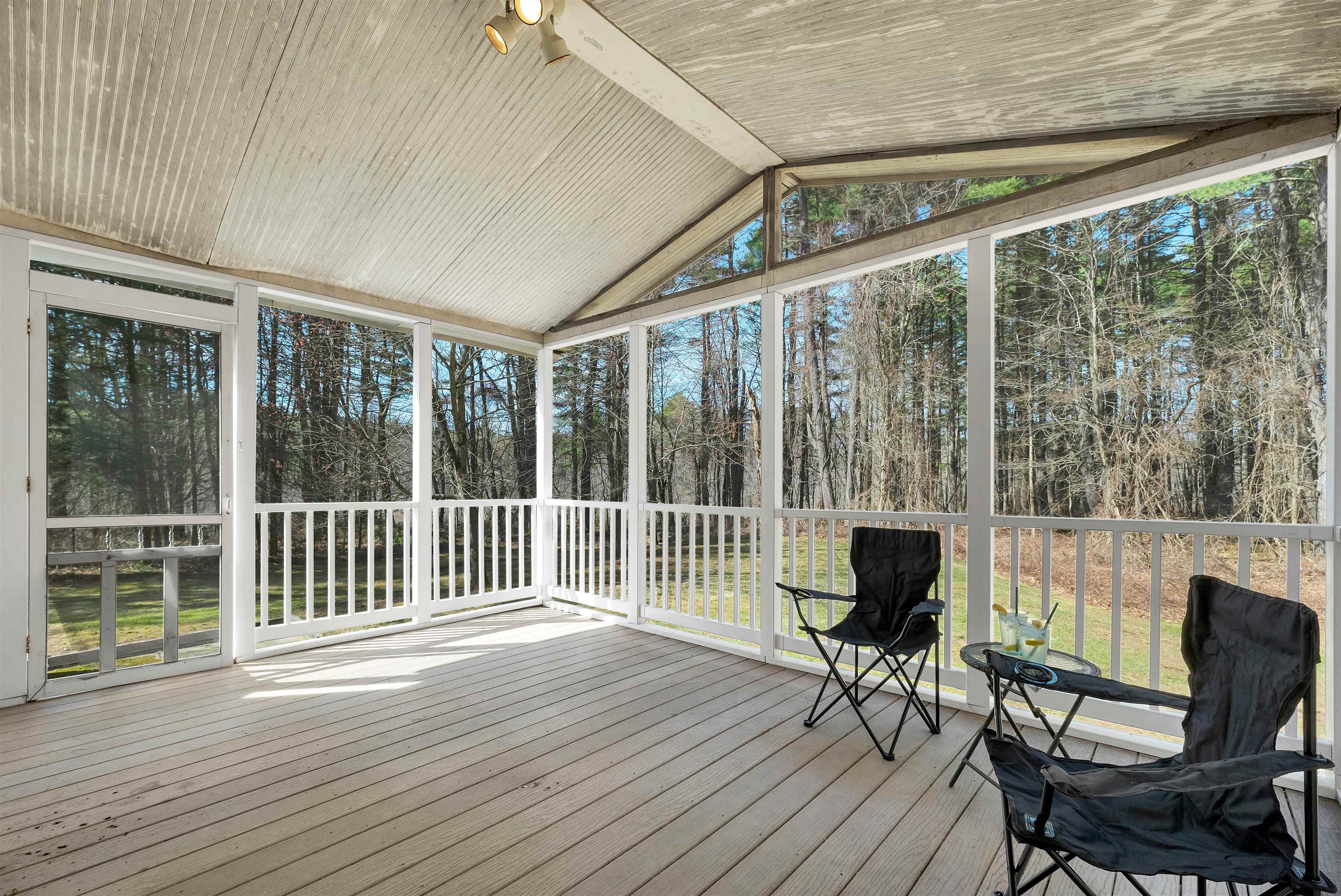 4 Schoolhouse Road Amherst, NH 03031 - Photo 7 of 59