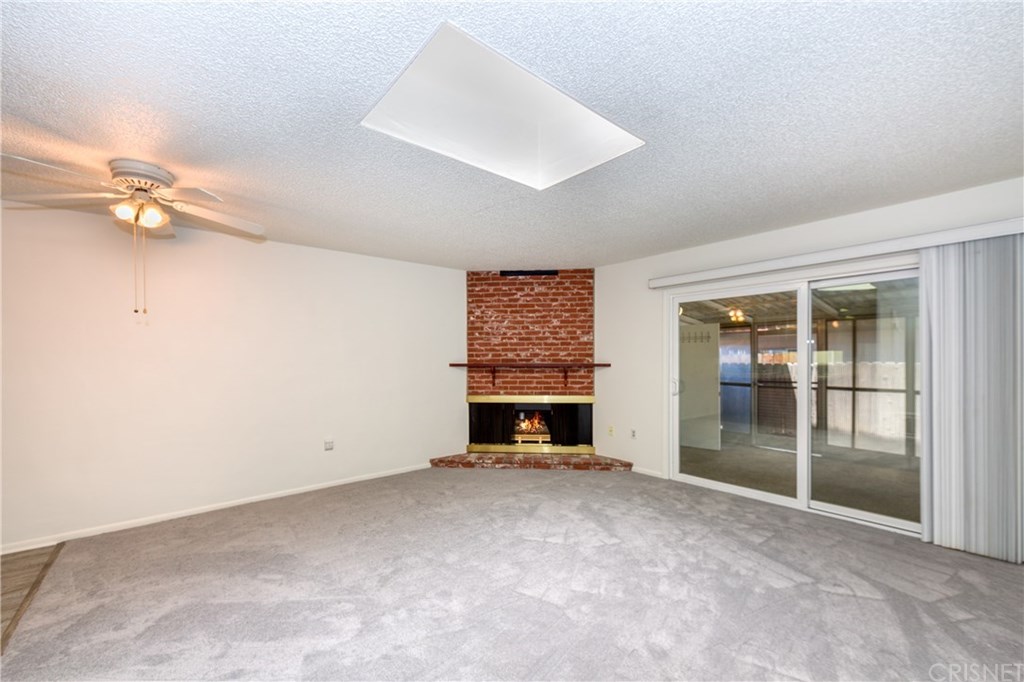 26827 Circle Of The Oaks Newhall, CA 91321 - Photo 2 of 18