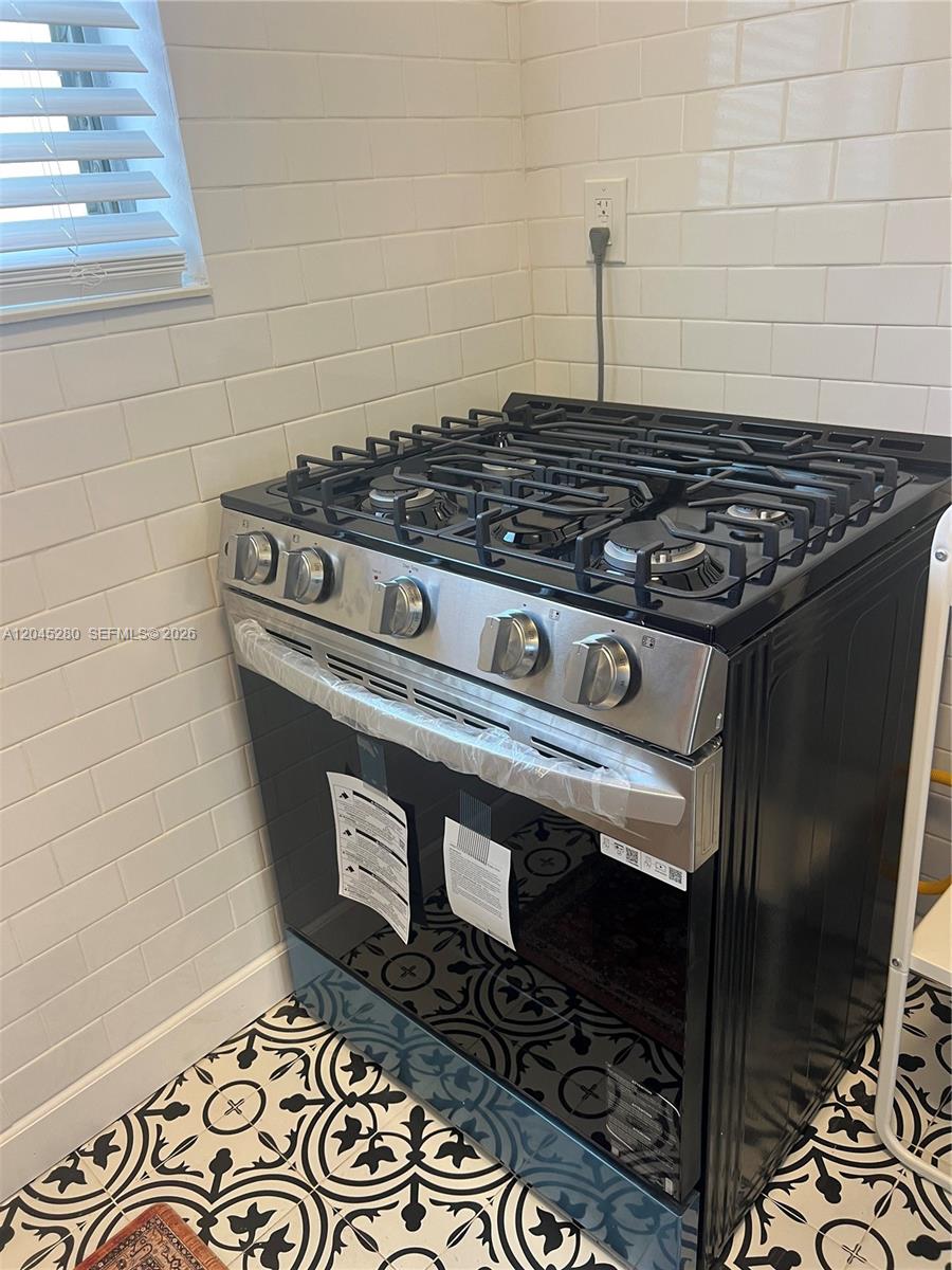 7720 Harding Avenue, Unit 8 Miami Beach, FL 33141 - Photo 19 of 33