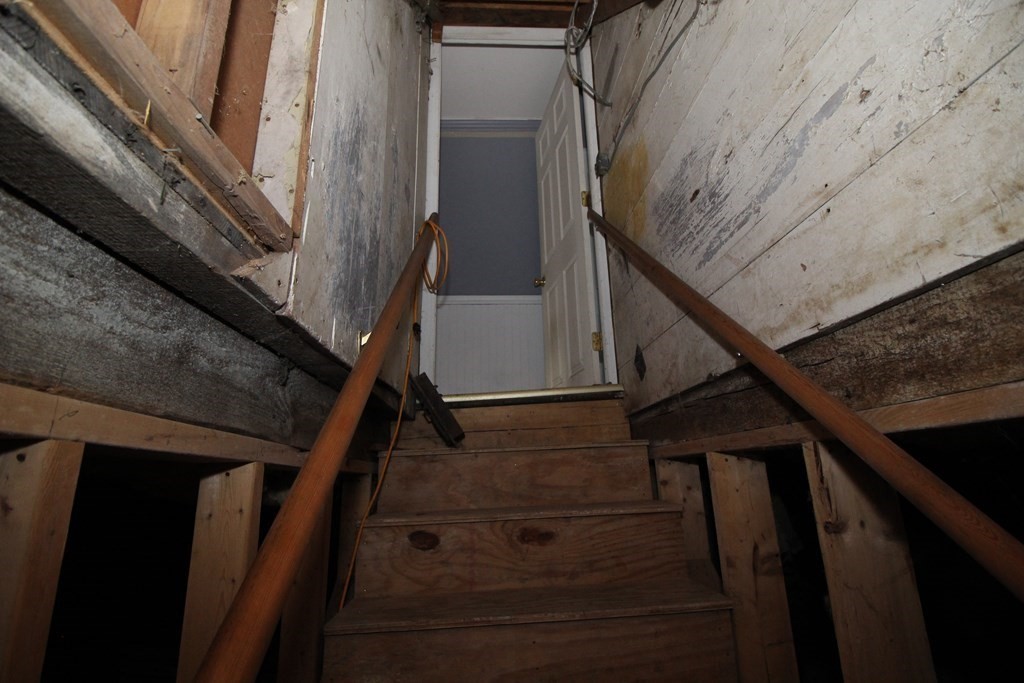91 Davis Road Westminster, MA 01473 - Photo 33 of 37 a view of entryway