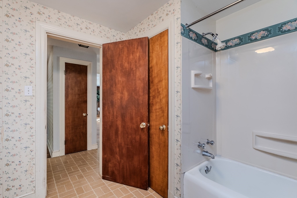 34 Brookside Avenue Greenfield, MA 01301 - Photo 12 of 31