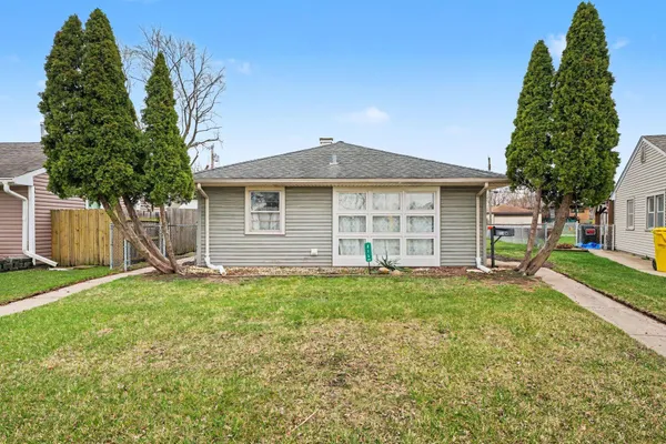 $209,000 | 814 West Woodside Drive, Griffith, IN 46319