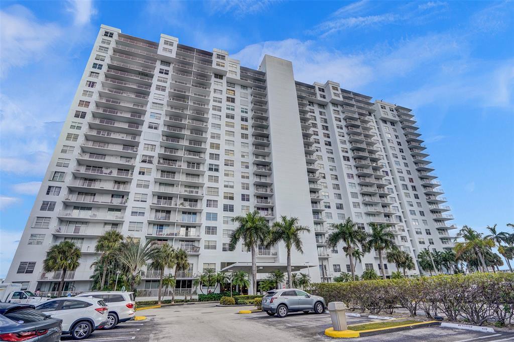 2801 Northeast 183rd Street, Unit 101W Aventura, FL 33160 - Photo 38 of 39 a building view