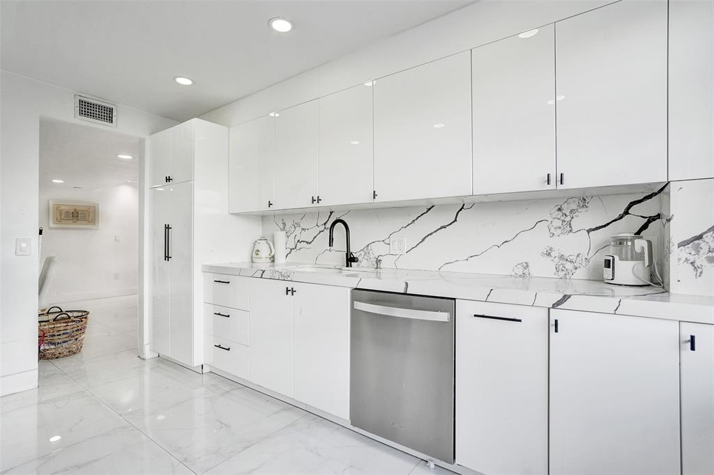 2801 Northeast 183rd Street, Unit 101W Aventura, FL 33160 - Photo 8 of 39