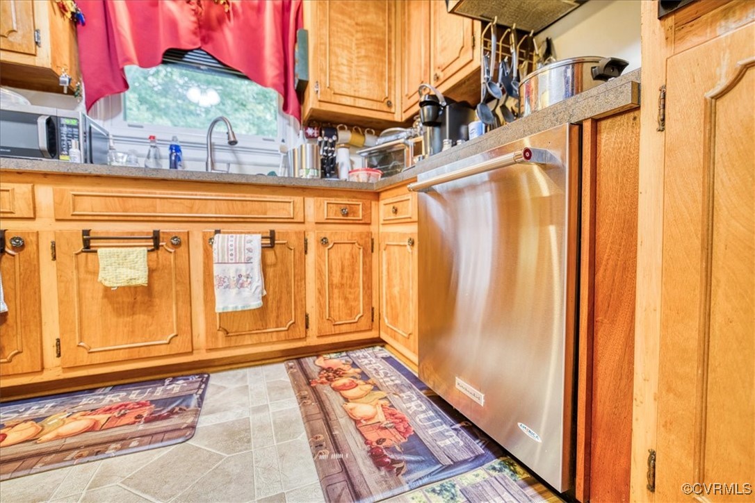 9405 Ryan Road Richmond, VA 23228 - Photo 11 of 32 Gallery Image 11