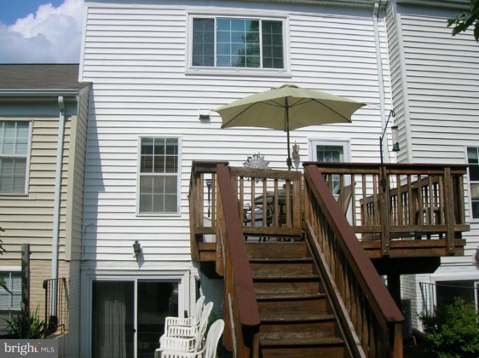 a view of a house with porch and deck